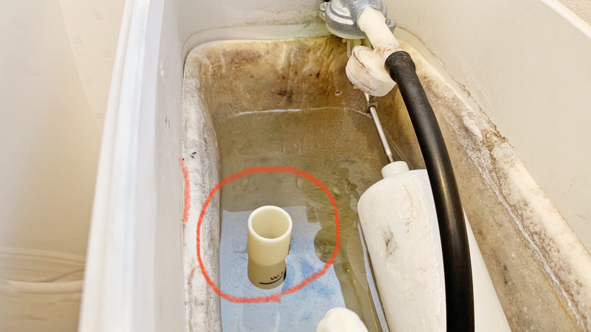 水洗トイレのチョロチョロ水漏れ原因のひとつ、パッキンの劣化。修理は簡単です。 便利屋HKS